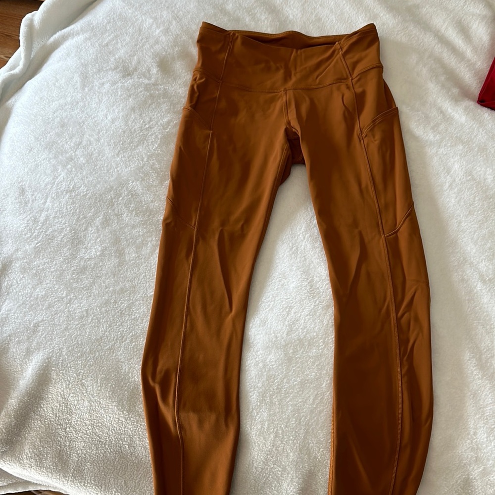 Lululemon fast and free size 6, 25 inch inseam. Excellent condition